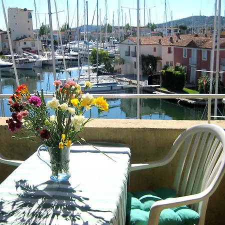 Port Apartment *