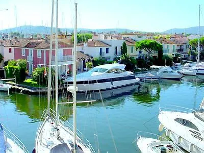 Port Apartment *