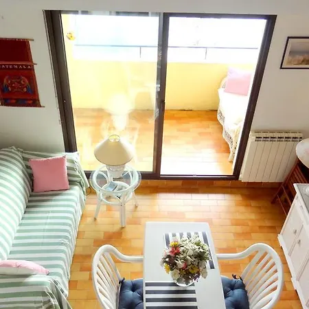 Port Apartment *